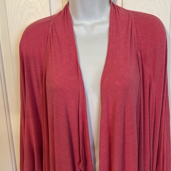 Ugg pink full length cardigan.Size M/L.  2 pockets. Preowned. Good condition. - Picture 6 of 10